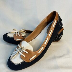 Cole Haan Navy, White & Tan Leather-Trim Moccasin Nautical boat shoe flats. 9.5